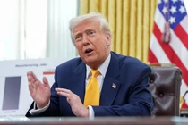 Tổng thống Trump dọa trừng phạt cả Nga và Ukraine