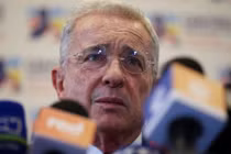 Điều ít biết về cựu Tổng thống Colombia bị quản thúc tại gia