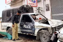 Đánh bom nhằm vào xe cảnh sát ở Pakistan