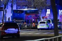 Hiện trường vụ tai nạn xe buýt hai tầng ở thủ đô Thụy Điển