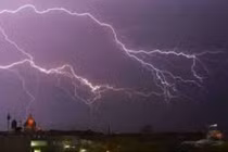 Sét đánh khiến ba người trong một gia đình tử vong 