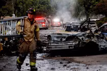 Hiện trường máy bay lao xuống khu dân cư nhiều người thương vong