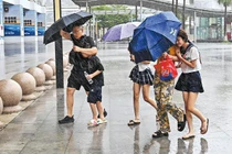 Thành phố ở Trung Quốc sơ tán hàng chục nghìn người vì bão Kajiki