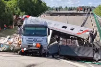 Nga cáo buộc Ukraine đứng sau hai vụ sập cầu gây thương vong lớn