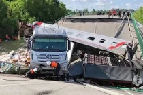 Nga cáo buộc Ukraine đứng sau hai vụ sập cầu gây thương vong lớn