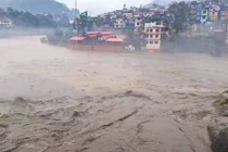 Mưa lớn kéo dài khiến 63 người thiệt mạng ở Ấn Độ