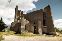 Ngỡ ngàng vẻ đẹp ma mị của loạt địa điểm bỏ hoang ở Gruzia