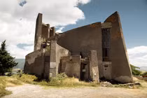Ngỡ ngàng vẻ đẹp ma mị của loạt địa điểm bỏ hoang ở Gruzia