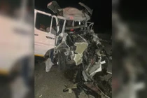 Xe khách đâm vào xe tải đang đỗ, 15 người tử vong