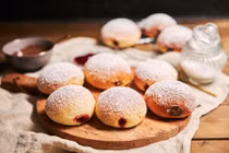 Người Việt đón năm mới ở châu Âu, hào hứng với món ăn cầu may mắn