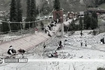 Dây cáp cầu treo bị đứt ở Trung Quốc, hàng chục người thương vong