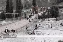 Dây cáp cầu treo bị đứt ở Trung Quốc, hàng chục người thương vong