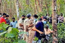 Phát hiện thi thể nam giới bị xích vào cây cao su