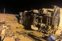 Tai nạn xe buýt trên cao tốc ở Iran, 13 người thiệt mạng