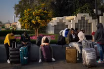 Du khách mắc kẹt ở Trung Đông: 'Chúng tôi cố gắng giữ bình tĩnh'