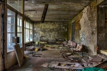 Ám ảnh bên trong bệnh viện Pripyat bỏ hoang ở Ukraine