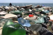 Cận cảnh bãi biển thủy tinh nổi tiếng ở nước Nga