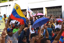 Vì sao Mỹ kêu gọi công dân rời Venezuela ngay lập tức?