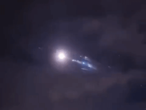 Bất ngờ cách phi hành gia xử lý quần áo bẩn - Hình 9 Bat ngo cach phi hanh gia xu ly quan ao ban-Hinh-9