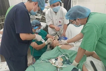 Cứu sống bé gái 3 tuổi bị dị vật đường thở trong dịp Tết Nguyên đán