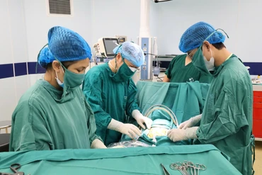 Phẫu thuật thành công cho trẻ 10 tuổi mắc xoắn tinh hoàn nguy hiểm