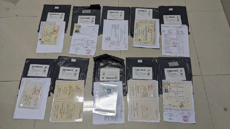 Mánh khóe vận chuyển hơn 20.000 đơn hàng văn bằng, chứng chỉ giả của bưu cục ảnh 2