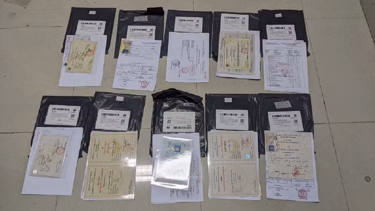 Mánh khóe vận chuyển hơn 20.000 đơn hàng văn bằng, chứng chỉ giả của bưu cục ảnh 2