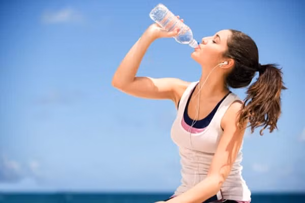 Uống nhiều nước là rất cần thiết cho cơ thể - Ảnh minh họa/ Nguồn: Internet