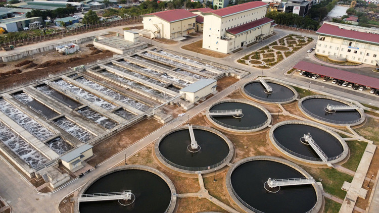 Dự án Hệ thống xử lý nước thải Yên Xá khởi công xây dựng năm 2016, sử dụng vốn vay ODA của Nhật Bản (JICA) với tổng mức đầu tư hơn 16.000 tỷ đồng. Khi hoàn thành vào năm 2026, nhà máy sẽ xử lý phần lớn nước thải đổ ra sông Tô Lịch, sông Lừ, sông Sét và một phần sông Nhuệ.