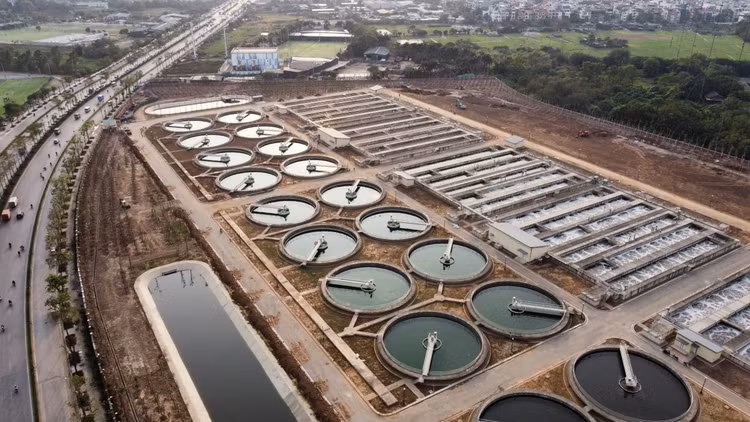 Trong thời gian vận hành thử nghiệm, Hà Nội cũng sẽ sớm ban hành đơn giá xử lý nước thải để tổ chức đấu thầu, vận hành nhà máy hiệu quả; khẩn trương nghiên cứu, đề xuất dự án cải tạo cảnh quan dọc bờ sông Tô Lịch, đảm bảo khi sông đã được xử lý môi trường, cảnh quan phải sạch, đẹp.