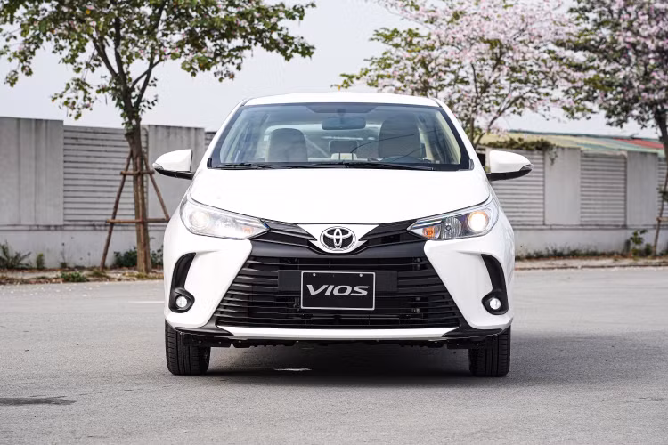 Khách hàng mua xe Vios được tặng năm bảo hiểm thân vỏ chính hãng.