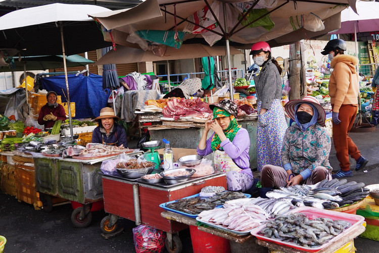 ...do nhu cầu của người tiêu dùng tăng cao.