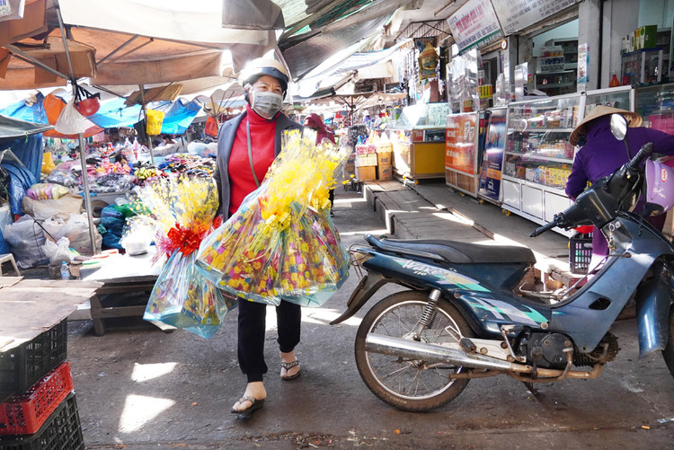 Bởi đồng bào dân tộc thường mua về trang trí cho ngôi nhà của mình.