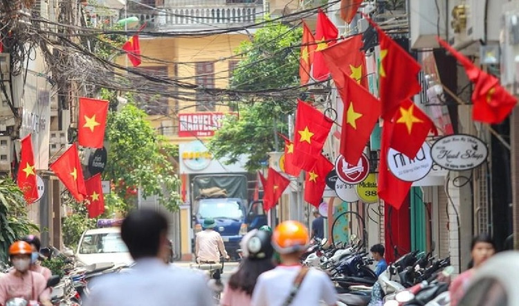 Ngày 30/4 năm nào cũng diễn ra trong không khí rực màu cờ đỏ. Ảnh Internet Ngày 30/4 năm nào cũng diễn ra trong không khí rực màu cờ đỏ. Ảnh Internet