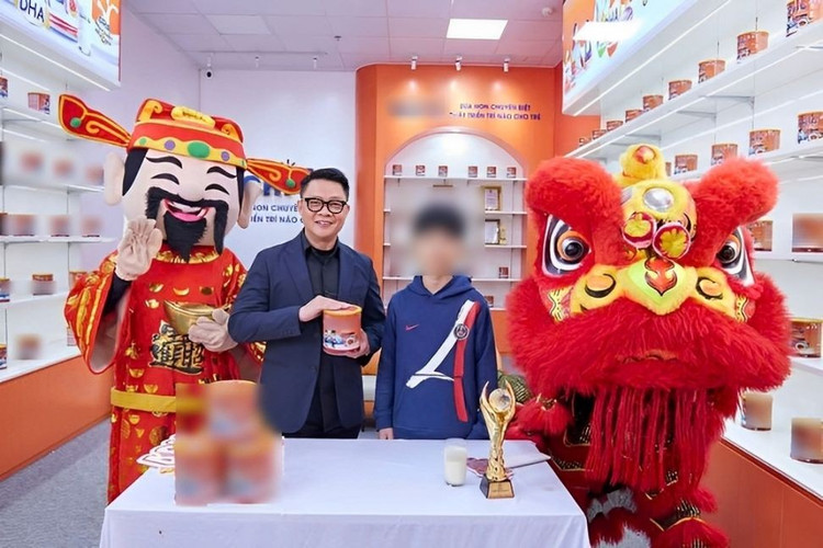 BTV Quang Minh, Van Hugo, NSND Hong Van bi reo ten quang cao sua-Hinh-6