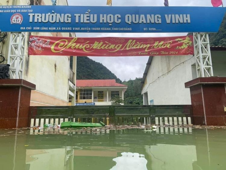 Tình hình nước rút chậm nên việc khai giảng năm học mới ở Trường Tiểu học Quang Vinh khó diễn ra theo đúng chương trình. Ảnh: Tin nóng Cao Bằng. Tình hình nước rút chậm nên việc khai giảng năm học mới ở Trường Tiểu học Quang Vinh khó diễn ra theo đúng chương trình. Ảnh: Tin nóng Cao Bằng.