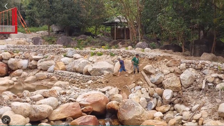 Quận Liên Chiểu đang tiến hành tháo dỡ một số trường hợp vi phạm ở khu vực suối Lương