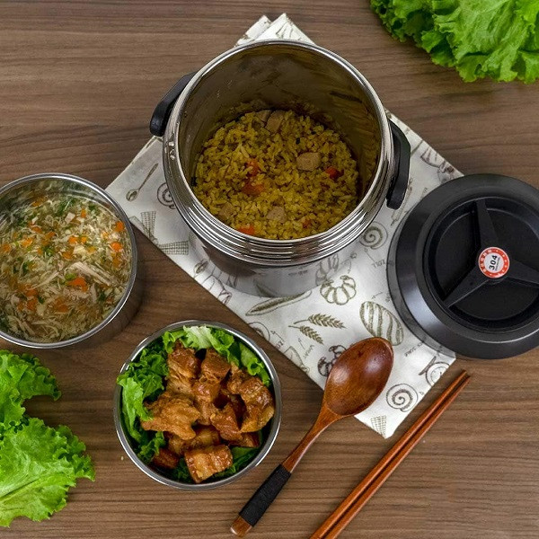 Hộp cơm giữ nhiệt ngăn việc truyền nhiệt, giữ nóng thức ăn.