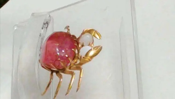 Báu vật được làm từ ngọc thượng hạng và vàng nguyên chất.