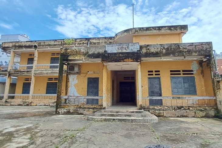 Trụ sở Hợp tác xã Hà Trì có dấu hiệu xuống cấp,“cửa đóng then cài” từ lâu. Trụ sở Hợp tác xã Hà Trì có dấu hiệu xuống cấp,“cửa đóng then cài” từ lâu.