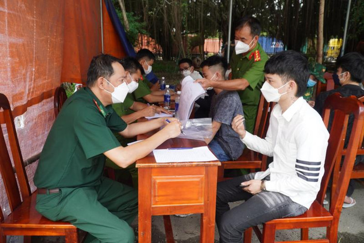 Tiếp nhận 92 người mắc bẫy “việc nhẹ, lương cao” trở về từ Campuchia ảnh 2