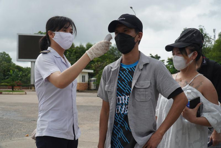 Tiếp nhận 92 người mắc bẫy “việc nhẹ, lương cao” trở về từ Campuchia ảnh 1