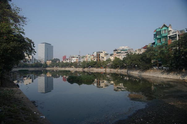 Hồ Kim Liên lớn có diện tích rộng khoảng 21.000m2.