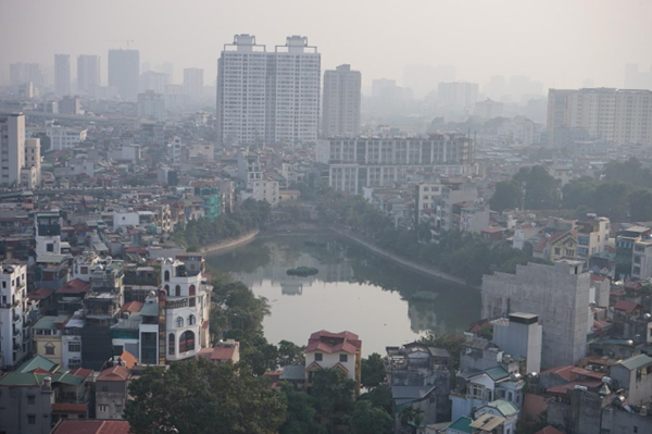 Hồ Kim Liên là hồ điều hoà nằm trên địa bàn phường Kim Liên và Phương Mai. Hồ Kim Liên có hai hồ là hồ Kim Liên lớn và hồ Kim Liên nhỏ.