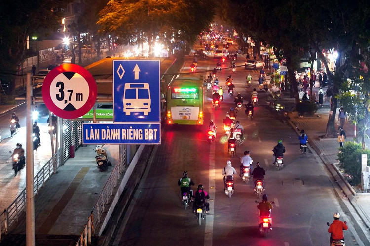 Theo thống kê, bình quân năm 2017, buýt nhanh BRT đạt hơn 40 khách/lượt; năm 2018 là 42 khách/lượt; năm 2019 gần 43 khách/lượt. Vào giờ cao điểm, xe chở 70 khách/lượt, có chuyến lên đến 100 khách.