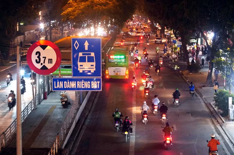 Theo thống kê, bình quân năm 2017, buýt nhanh BRT đạt hơn 40 khách/lượt; năm 2018 là 42 khách/lượt; năm 2019 gần 43 khách/lượt. Vào giờ cao điểm, xe chở 70 khách/lượt, có chuyến lên đến 100 khách.