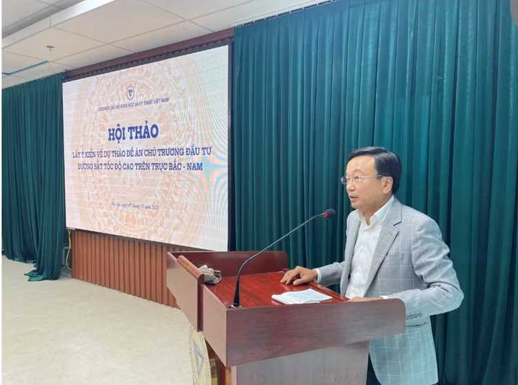 Thứ trưởng Bộ Giao thông vận tải Nguyễn Danh Huy phát biểu tại hội thảo