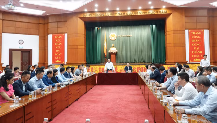 Bộ trưởng Bộ Tài chính Hồ Đức Phớc phát biểu tại buổi làm việc về thị trường chứng khoán và trái phiếu doanh nghiệp