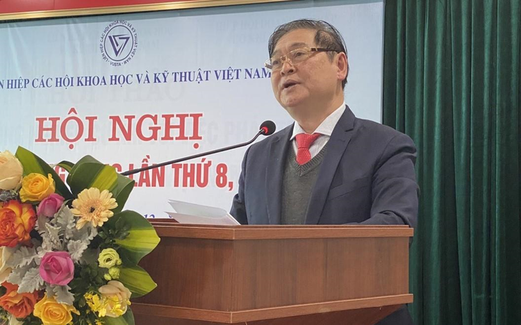 TSKH Phan Xuân Dũng, Chủ tịch VUSTA, phát biểu tại hội nghị.