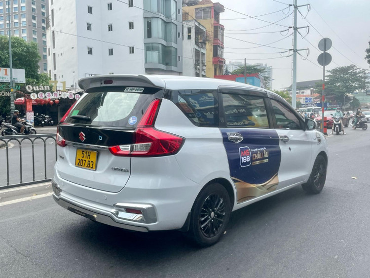 MG188 đang quảng cáo trên rất nhiều ô tô tại trung tâm TP.HCM. (Ảnh: PV)